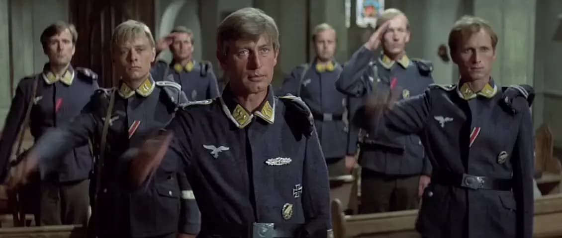 Орел приземлился