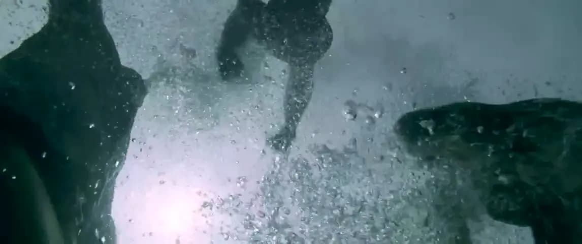 Глубокое синее море