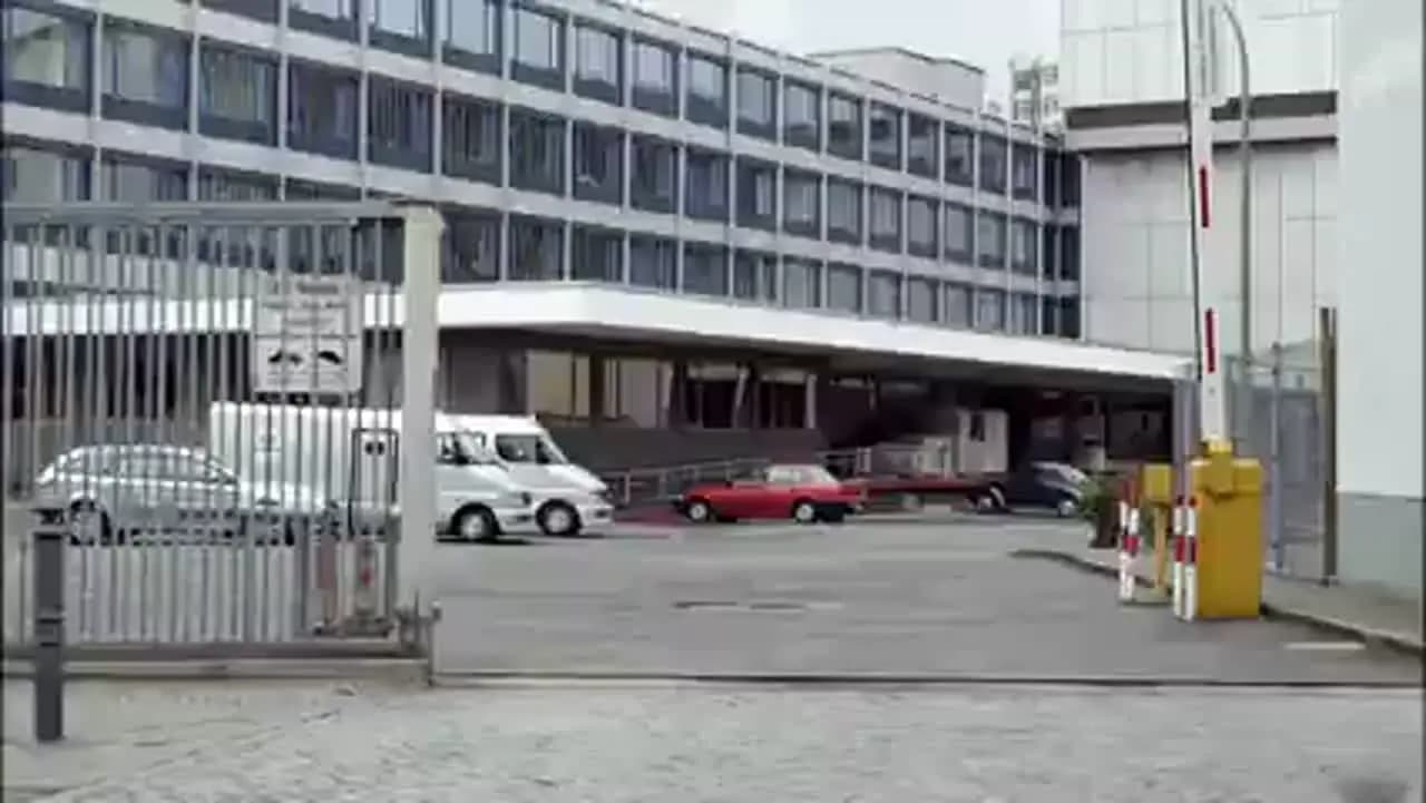 В тени