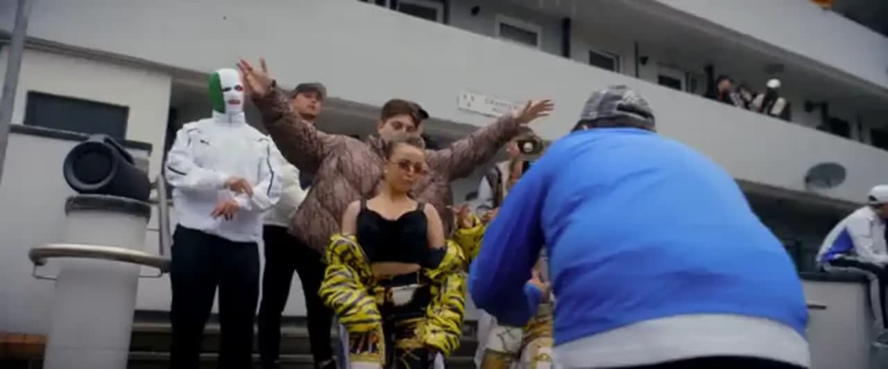 Флора и сын