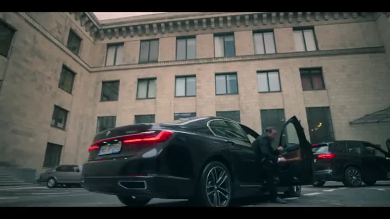 Девушка и космонавт