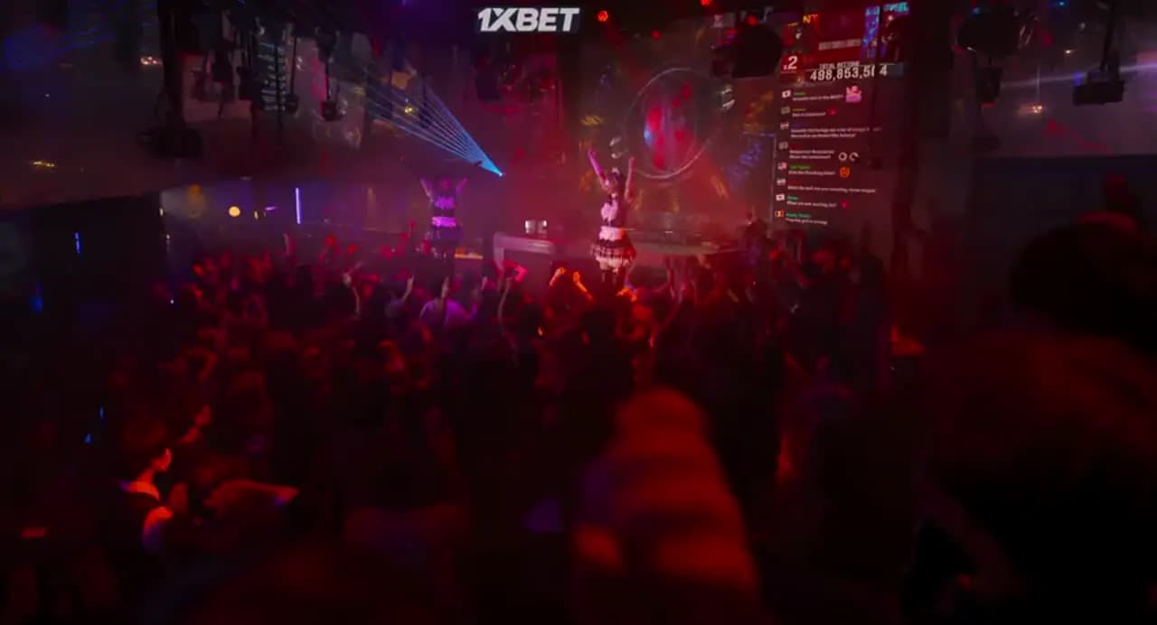 Девушка-кастет